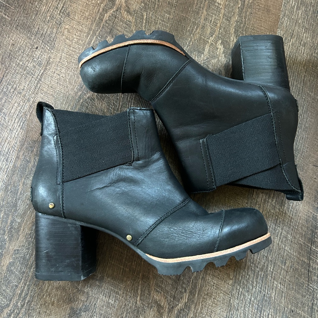 Sorel Black Leather Chunky Chelsea Boots